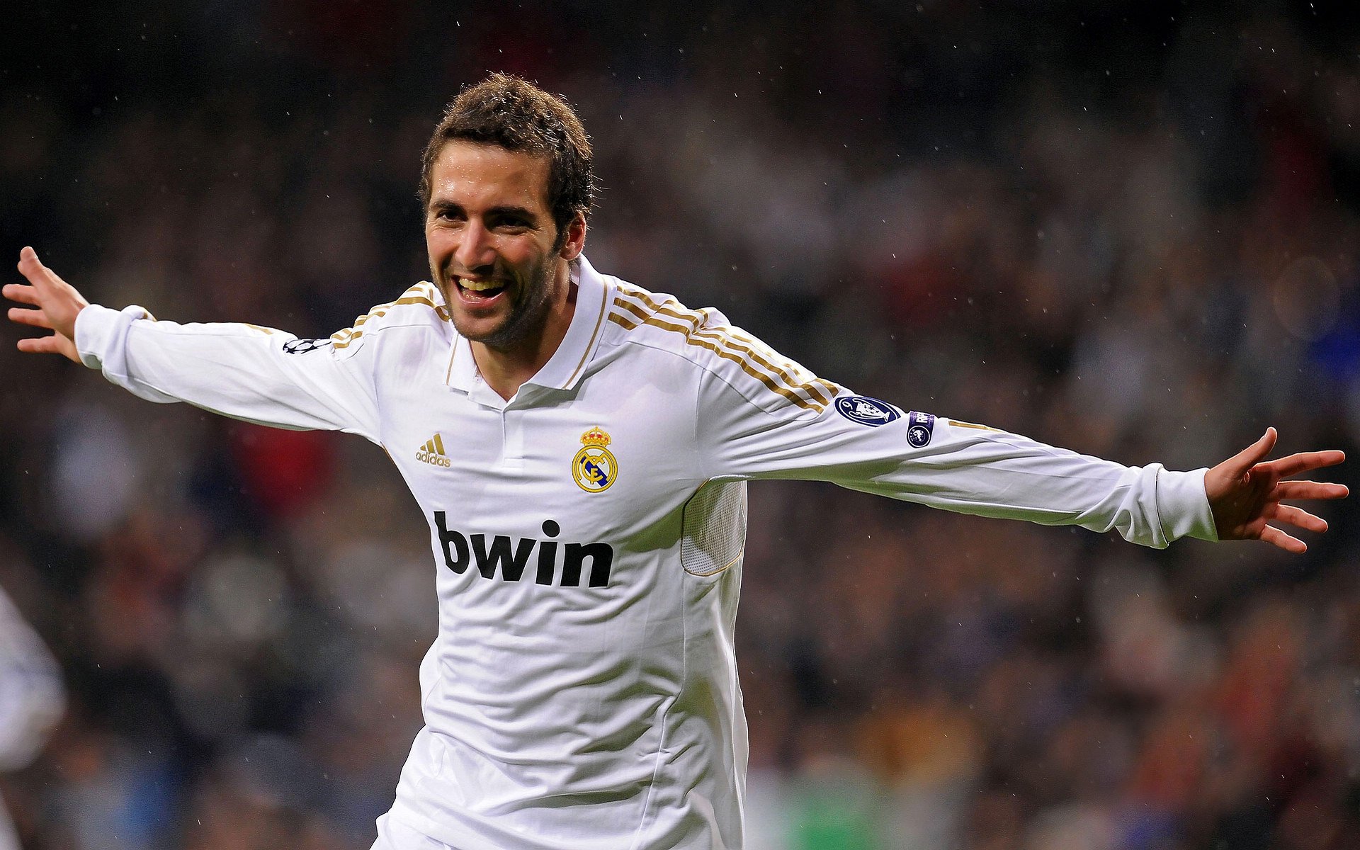 “安赫尔·巴尔博萨的精准进攻与战术执行力，助力美洲狮队在国际舞台屡创佳绩”