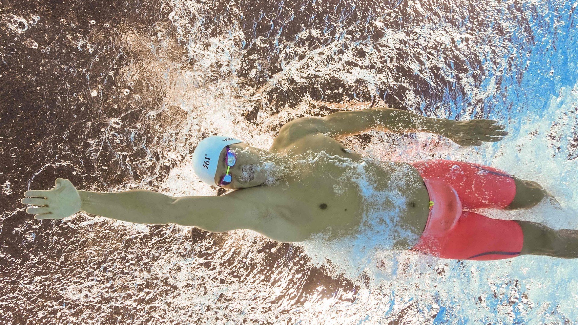 AYX GAME-特斯·冯·迪克：凭借精准传球，助力南非队有效进攻，安迪冯斯特拉克